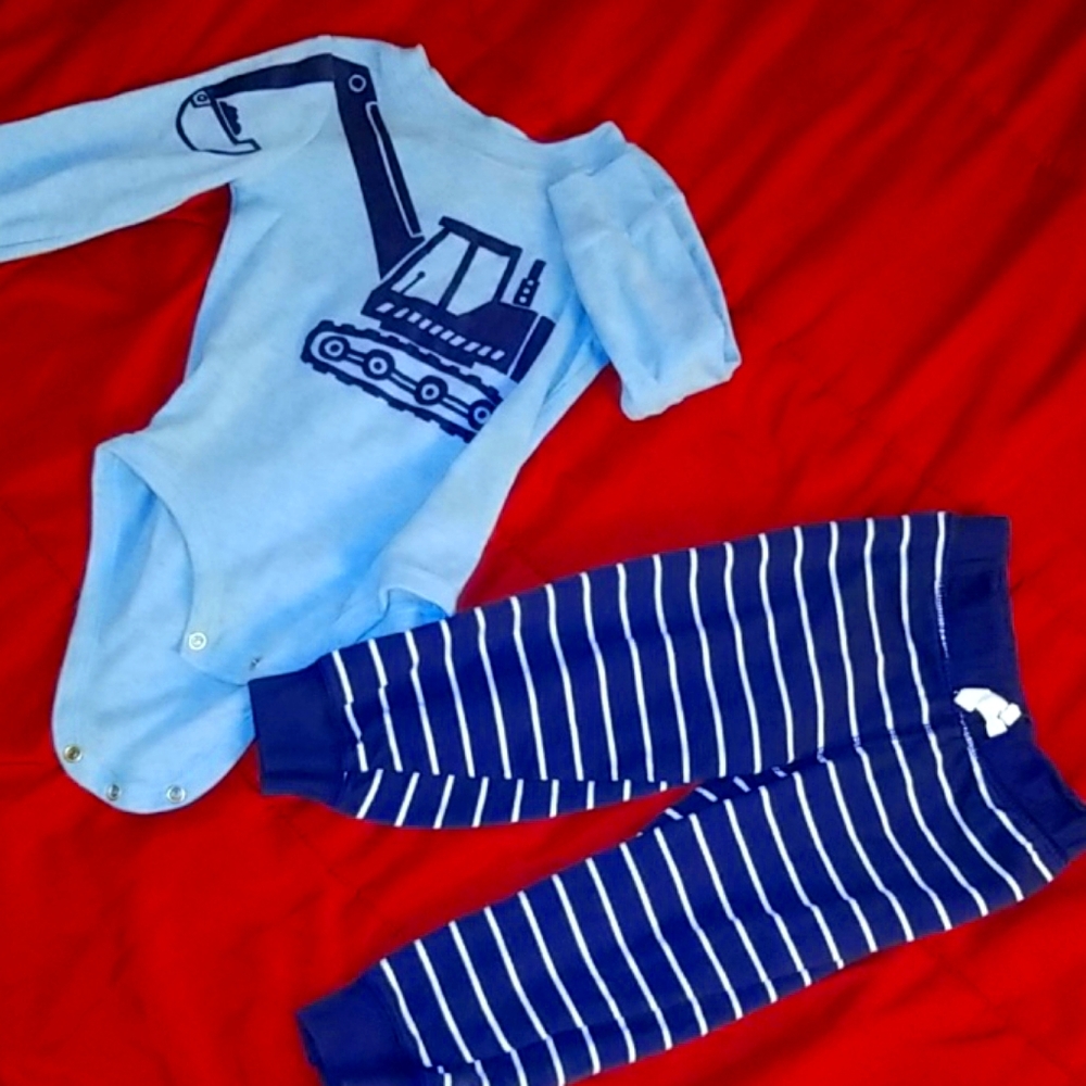 Carter's infant set